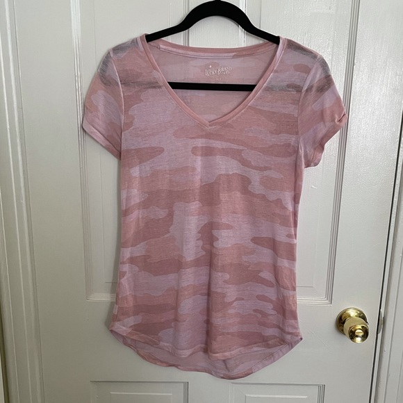 Small Lucky Brand Pink Camouflage V neck Top - Picture 2 of 6